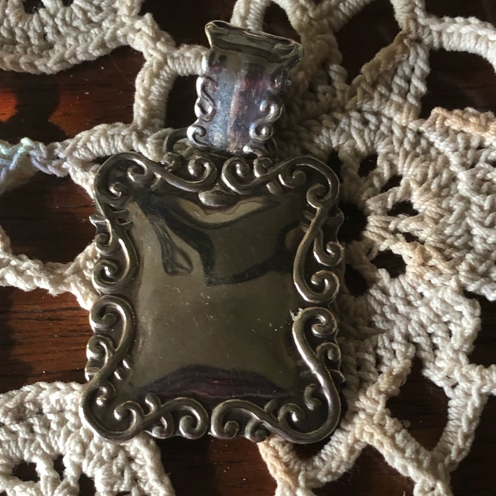 Sterling Silver Filigree Pendent- 565 $13 or 🎉